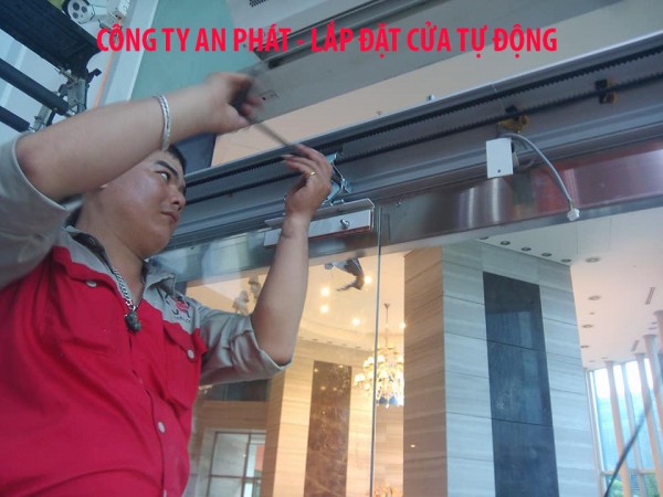 sua cua kinh tu dong sua cua kinh tu dong